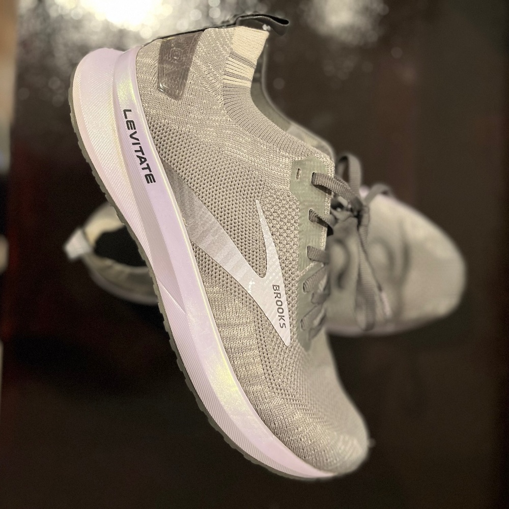 Brooks 7.5 Levitate 4 Running Shoe (Women)